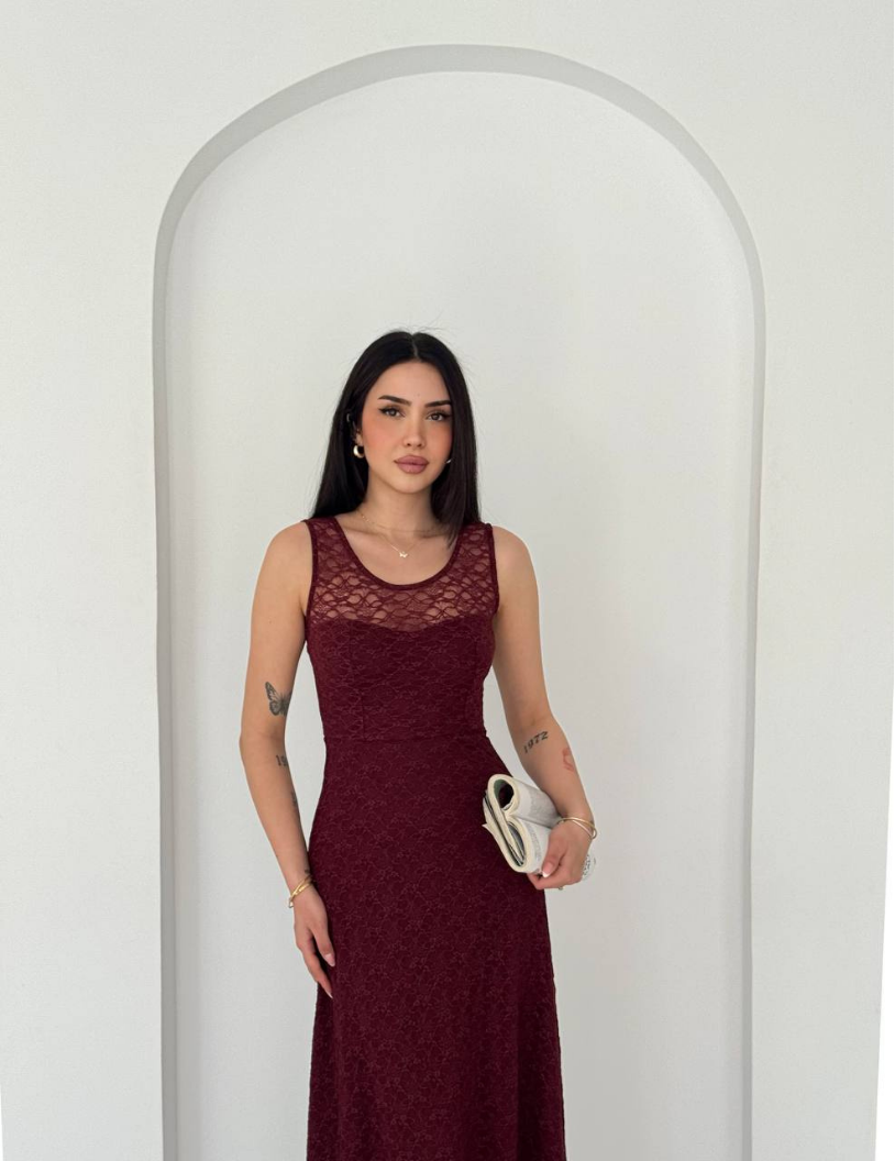 Robe longue en dentelle bordeaux. – Image 2