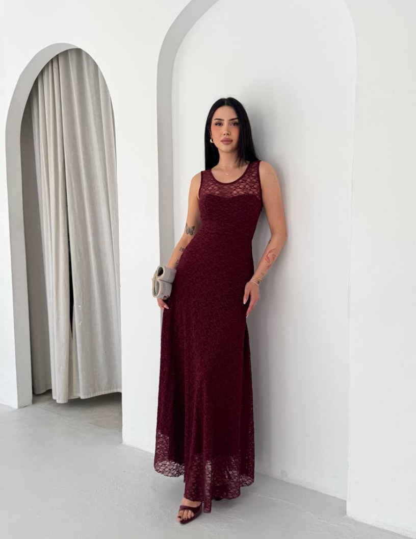 Robe longue en dentelle bordeaux. – Image 4