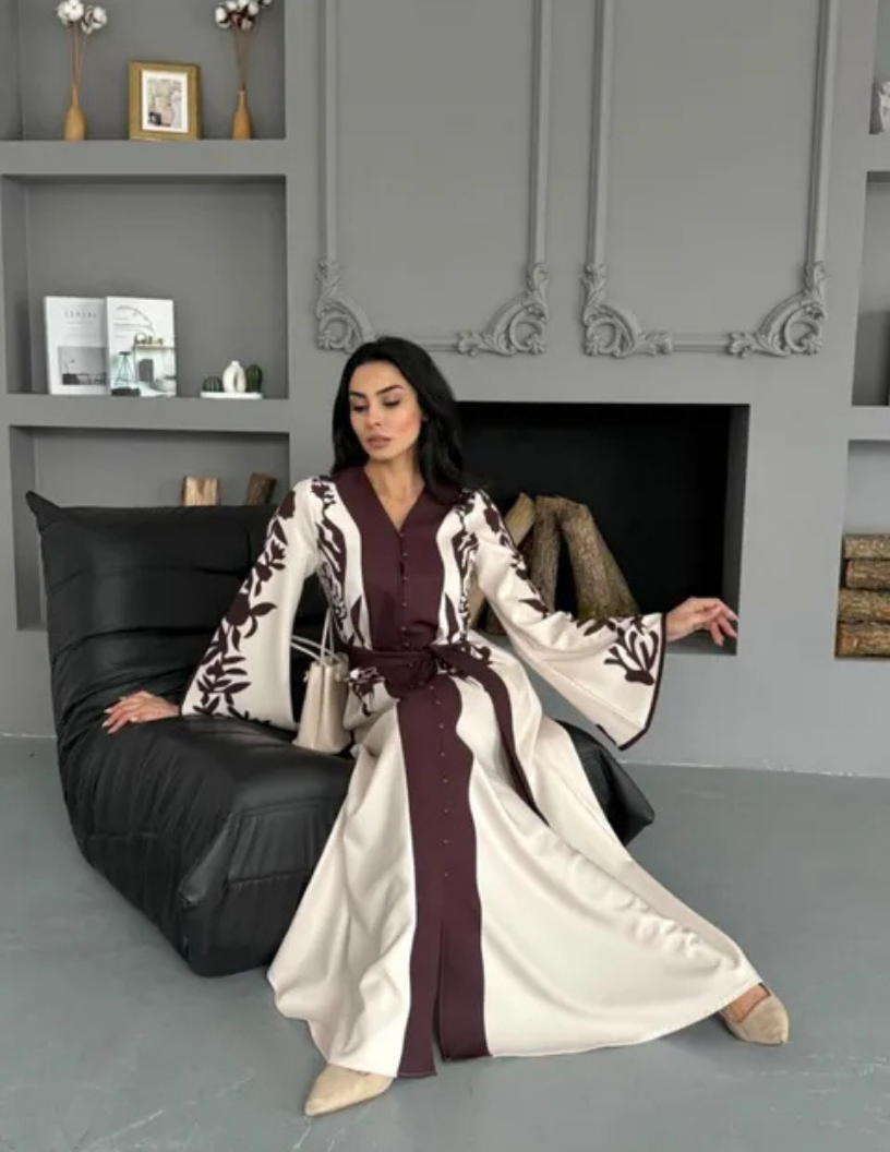 Magnifique robe longue blanche à bande centrale marron – Image 4